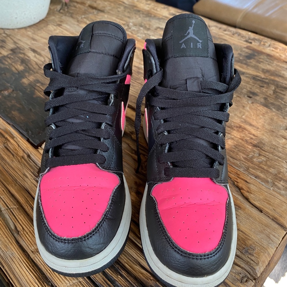 Nike Jordan 1 Retro High Black Hyper Hot Pink-Used